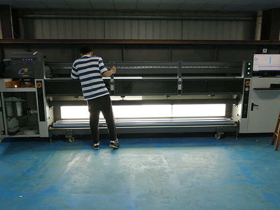 海邦達(dá)3.2米u(yù)v卷材機(jī).jpg