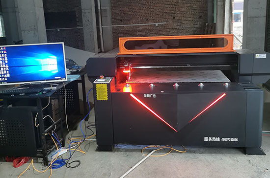 超星激光巡邊雕刻機(jī).jpg