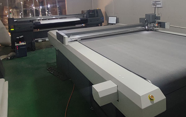 煥圖足球皮革印刷機(jī)與裁片機(jī).jpg 煥圖足球皮革印刷機(jī)與裁片機(jī).jpg