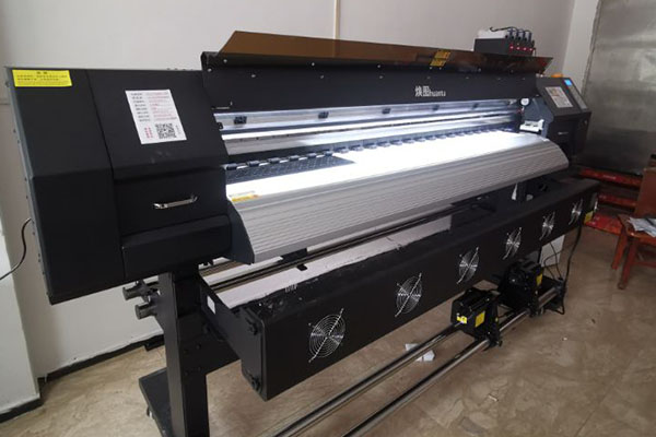 煥圖雙頭國產(chǎn)寫真機(jī)高精度羽化技術(shù) 彰顯細(xì)膩打印之美1.jpg