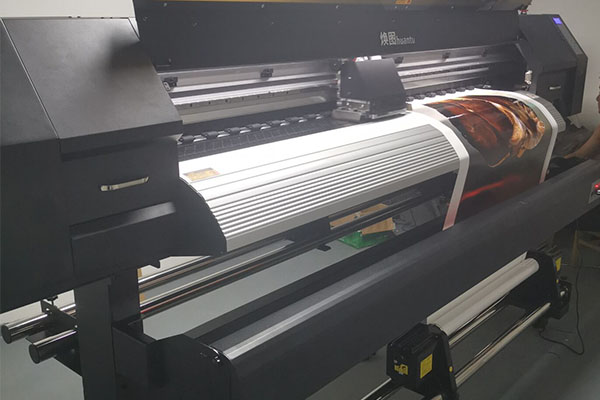 打造色彩盛宴 煥圖單頭高清寫真機帶給秀彩裝飾畫品質升級.jpg