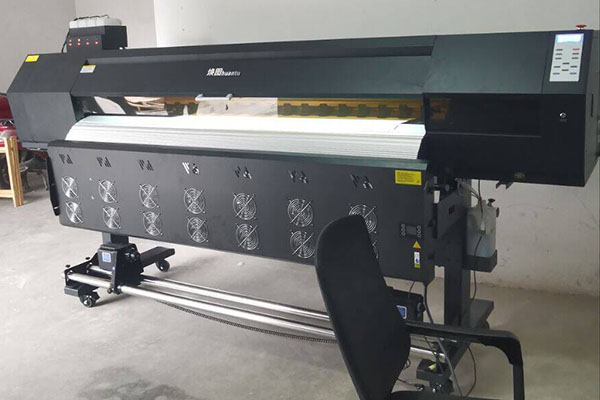 邊打邊收快干技術(shù) 煥圖寫真機(jī)讓廣告生產(chǎn)省時(shí)省心更省力.jpg