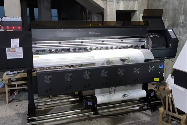 煥圖寫真機(jī)高速打印 助力廣告加工廠規(guī)?；a(chǎn)轉(zhuǎn)型.jpg